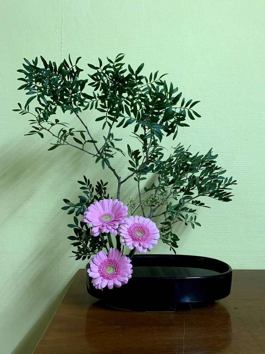 Saisonales Ikebana im KABUKI